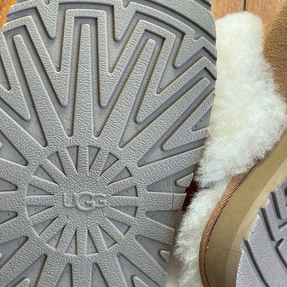 UGG Scuffette Platformslippers, Chestnut, size 9 - image 3